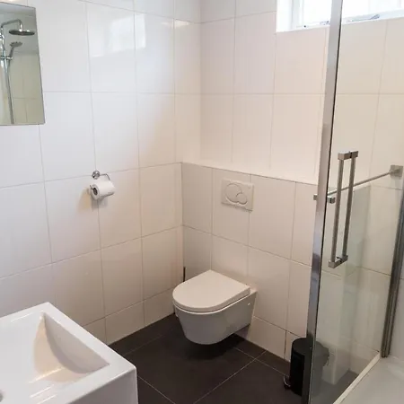 Houseboat Next To Amstel אמסטרדם