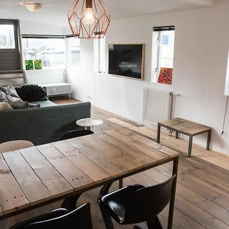 Houseboat Next To Amstel בית הארחה