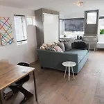 게스트하우스 Houseboat Next To Amstel