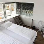 Houseboat Next To Amstel 4* 암스테르담