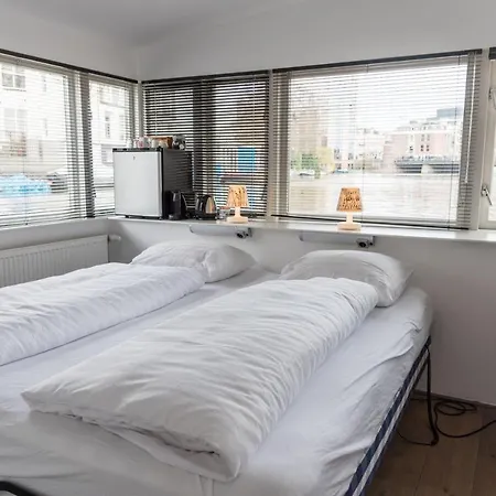 Houseboat Next To Amstel 암스테르담